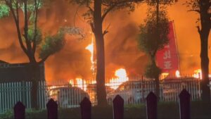 byd-showroom-burns-to-the-ground-after-one-electric-car-bursts-into-flames_6