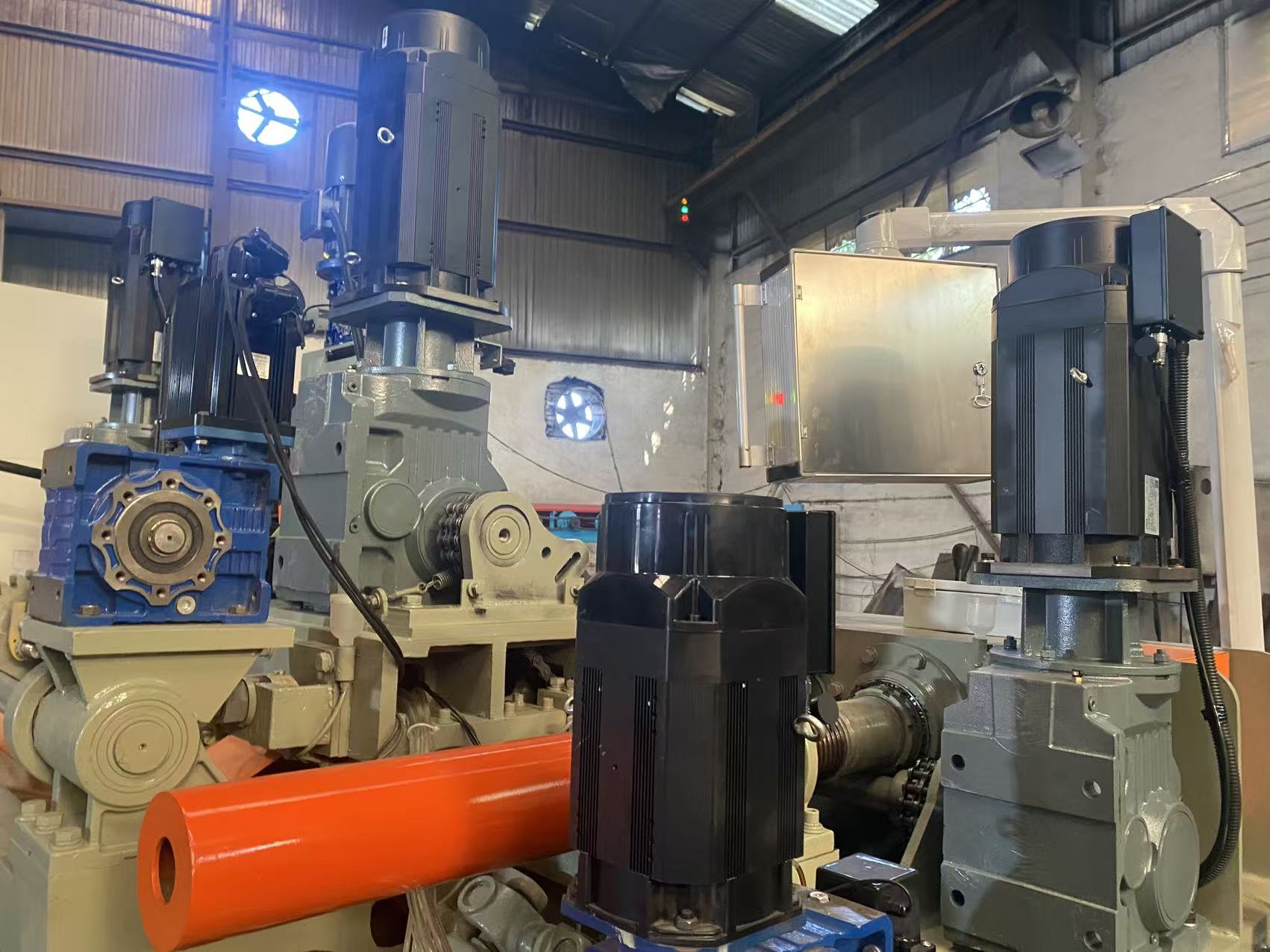 feeding servo motor